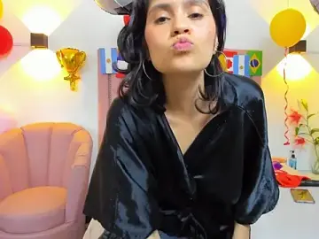 Stripchat Live Sex Cam of Paulynavera