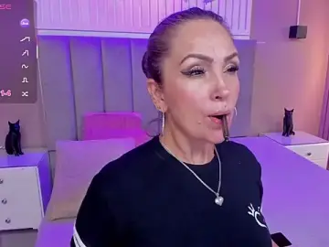 Stripchat Live Porn of chantall1375
