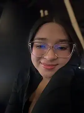 Stripchat Free Live Porn of -VICKKY