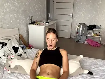 Stripchat Sex Cam of SashaSunnyShy