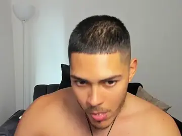 Stripchat Live Sex Cam of Iamdylan777