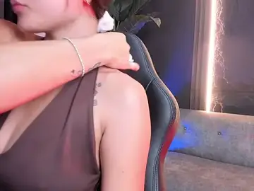 Stripchat Sex Cam of Aili_queen