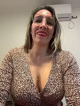 Stripchat Sex Cam of Gatitacarlita