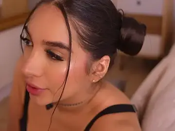 Stripchat Sex Cam of lyrabellini