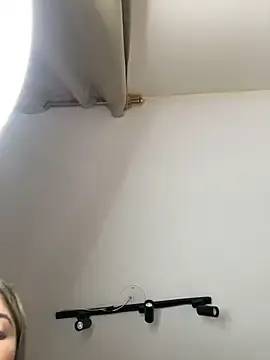 Stripchat Sex Cam of lunablossom_