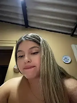 Stripchat Adult Webcam of lunablossom_