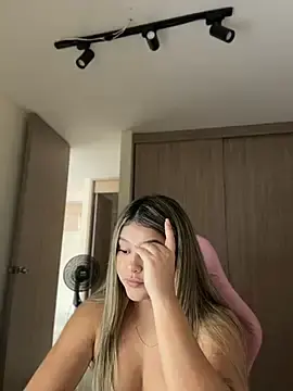 Stripchat Free Live Porn of lunablossom_