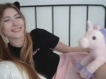 Stripchat Adult Webcam of ErikaShyy