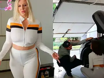 Stripchat Live Porn of TUNDEROSE1