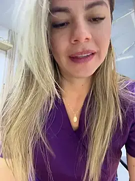 Stripchat Live Sex Cam of alicee16