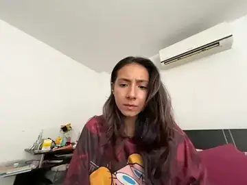 Stripchat Sex Cam of Jenniieebellx