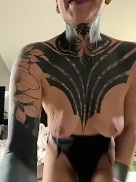 Stripchat Sex Cam of KathaleaNoir