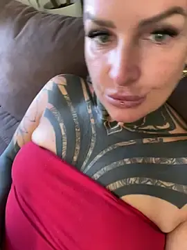 Stripchat Sex Cam of KathaleaNoir