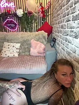 Stripchat Free Porn Cam of Lorentino_blondie