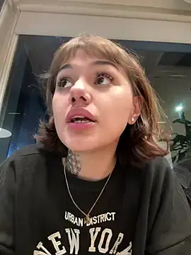 Stripchat Live Sex Cam of Abrildqquino