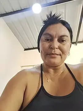 Stripchat Free Porn Cam of Horny-Mommy-Dirty