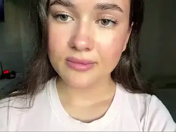 Stripchat Live Sex Cam of cuteshowy