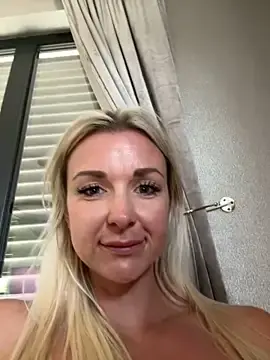 Stripchat Watch Live Sex Cams of Bella-Tight