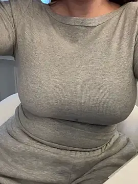 Stripchat Live Sex Cam of FacelessDesiire