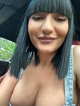 Stripchat Live Sex Cam of MysticCleo