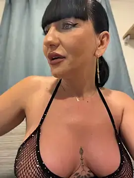 Stripchat Sex Cam of MysticCleo