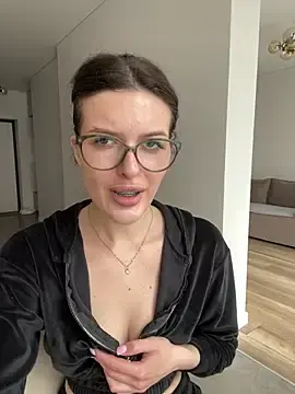 Stripchat Live Sex Cam of little_belucci