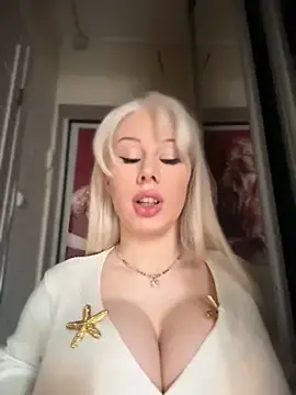 Stripchat Free Live Porn of LaraHollywood