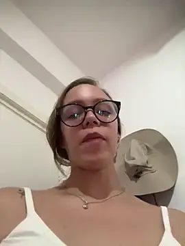 Stripchat Sex Cam of MissNaughtyClass