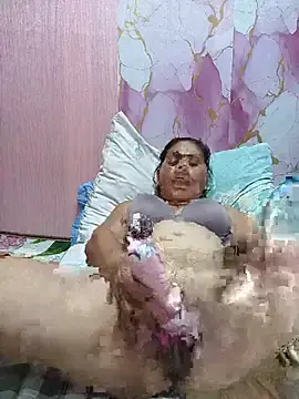 Stripchat Watch Live Sex Cams of SweetChubbyMommy_02