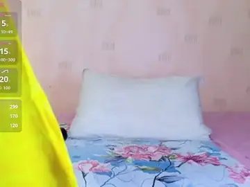 Stripchat Nude Webcam of littleebonymommy