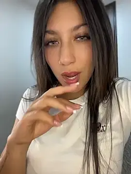 Stripchat Free Porn Cam of MiaJones21