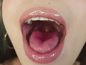 Stripchat Adult Webcams of mia_roux1