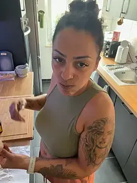 Stripchat Nude Webcam of SweetPetiteNoir