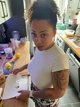 Stripchat Sex Chat of SweetPetiteNoir