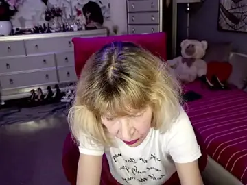 Stripchat Sex Chat of HornyMilf_555