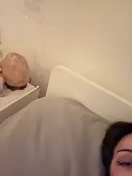 Stripchat Live Sex Cam of Prettylilgirll