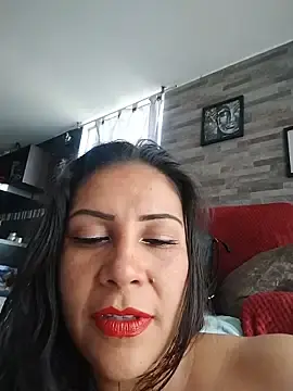 Stripchat Sex Cam of KittyHoleshot87