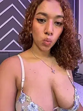 Stripchat Sex Cam of Scarleth_Blossom