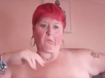 Stripchat Nude Webcam of BustyRedxx