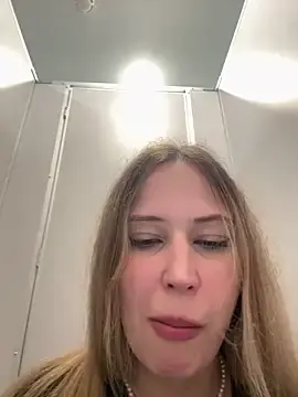 Stripchat Live Sex Cam of blonde_exe