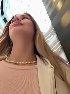 Stripchat Sex Cam of blonde_exe