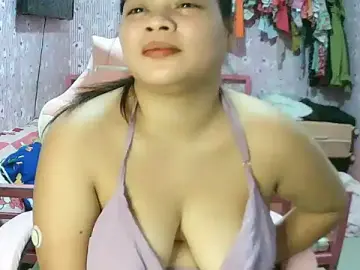 Stripchat Sex Cam of shaira_peach