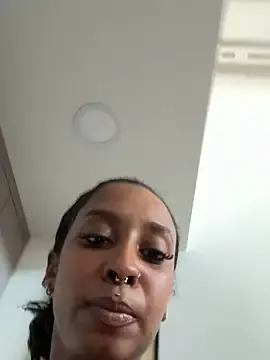 Stripchat Live Sex Cam of Your_Paris
