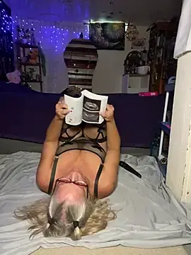 Stripchat Sex Cam of TrenaAnne