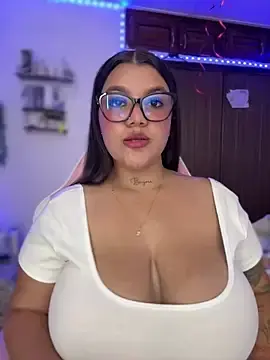 Stripchat Free Porn Cam of michellesexxxy3