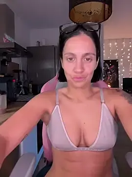 Stripchat Adult Webcam of LaPetiteKim