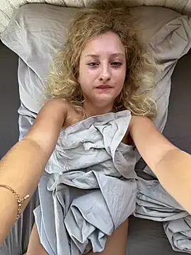 Stripchat Adult Webcam of MileySummer