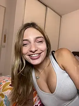 Stripchat Free Live Porn of paulinee2006