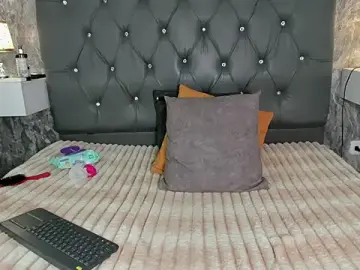 Stripchat Live Sex Cam of celeste_bluee