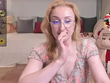 Stripchat Live Sex Cam of MadissonKiss